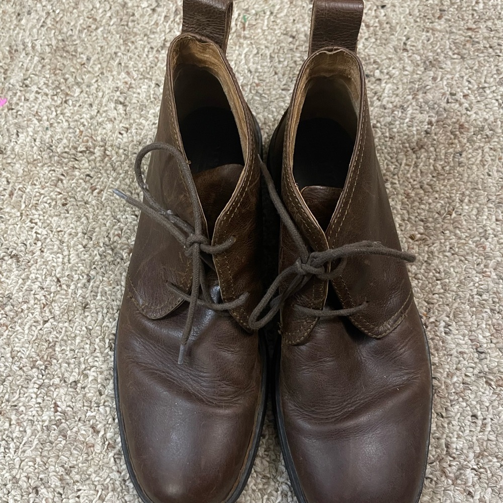 BORN men leather ankle boots size 13M, good condition